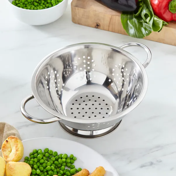 Mastering the Kitchen with a Big Colander: Your Guide to Effortless Cooking