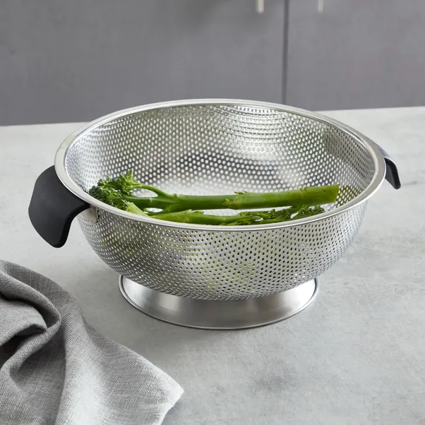 The Allure of the Glass Colander: Blending Beauty, Function, and Modern Innovations