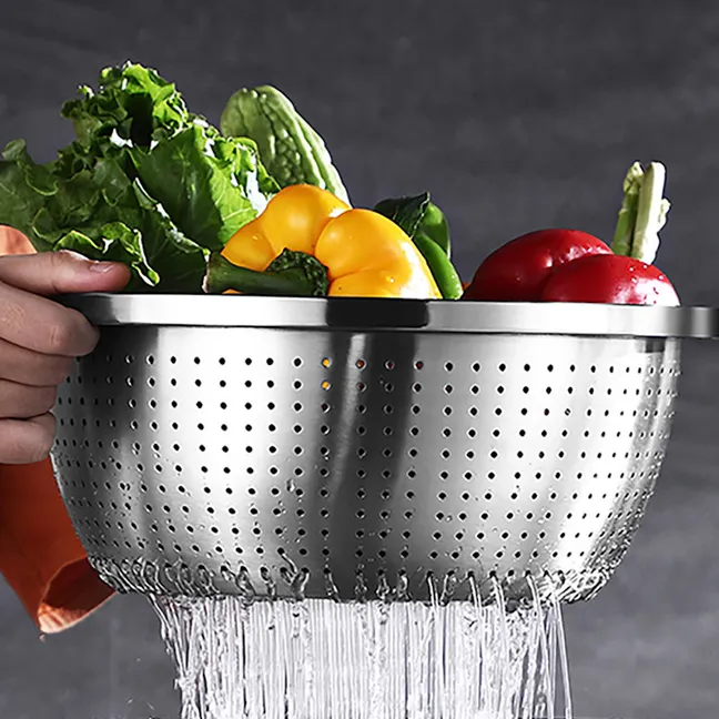 The Ultimate Kitchen Helper: Why Every Home Needs a Scoop Colander